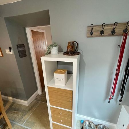 Muddy Paws Cottages - The Nook Taddington Extérieur photo