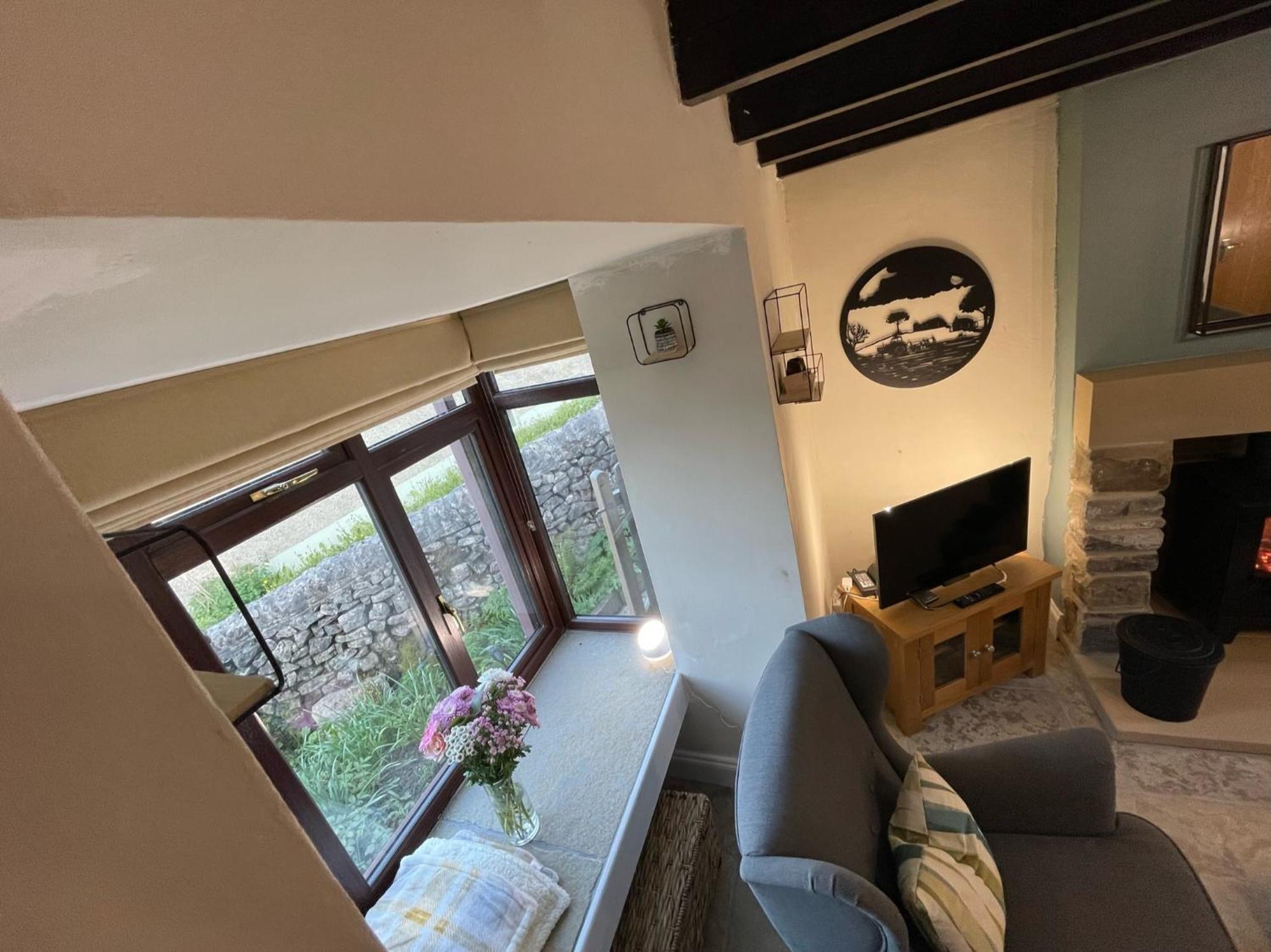 Muddy Paws Cottages - The Nook Taddington Extérieur photo